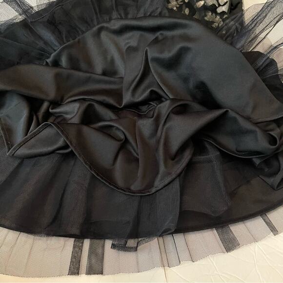 Xscape Black W Metallic Silver Sequins Pleated Event Occasion Dress NWOT Size 2 - Picture 8 of 13